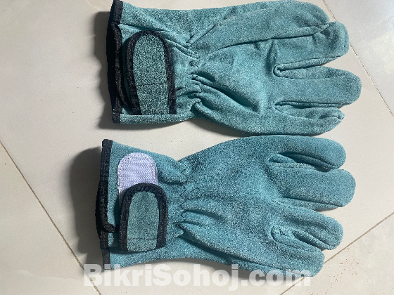 Hand gloves 100% lather